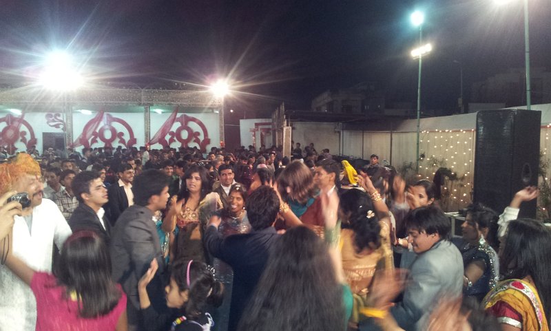 017_WeddingCrowd